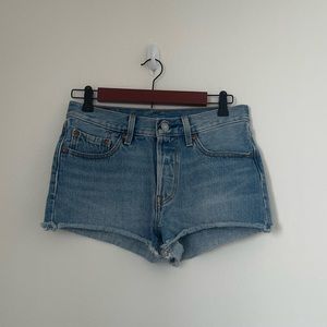 Levi’s 501 High rise Denim Shorts size 27